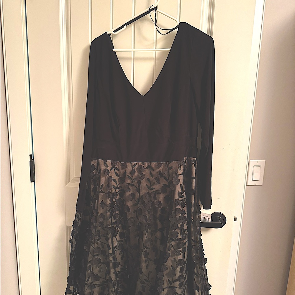 Stunning black lace dress size 16W by Xscape perfect for formal event